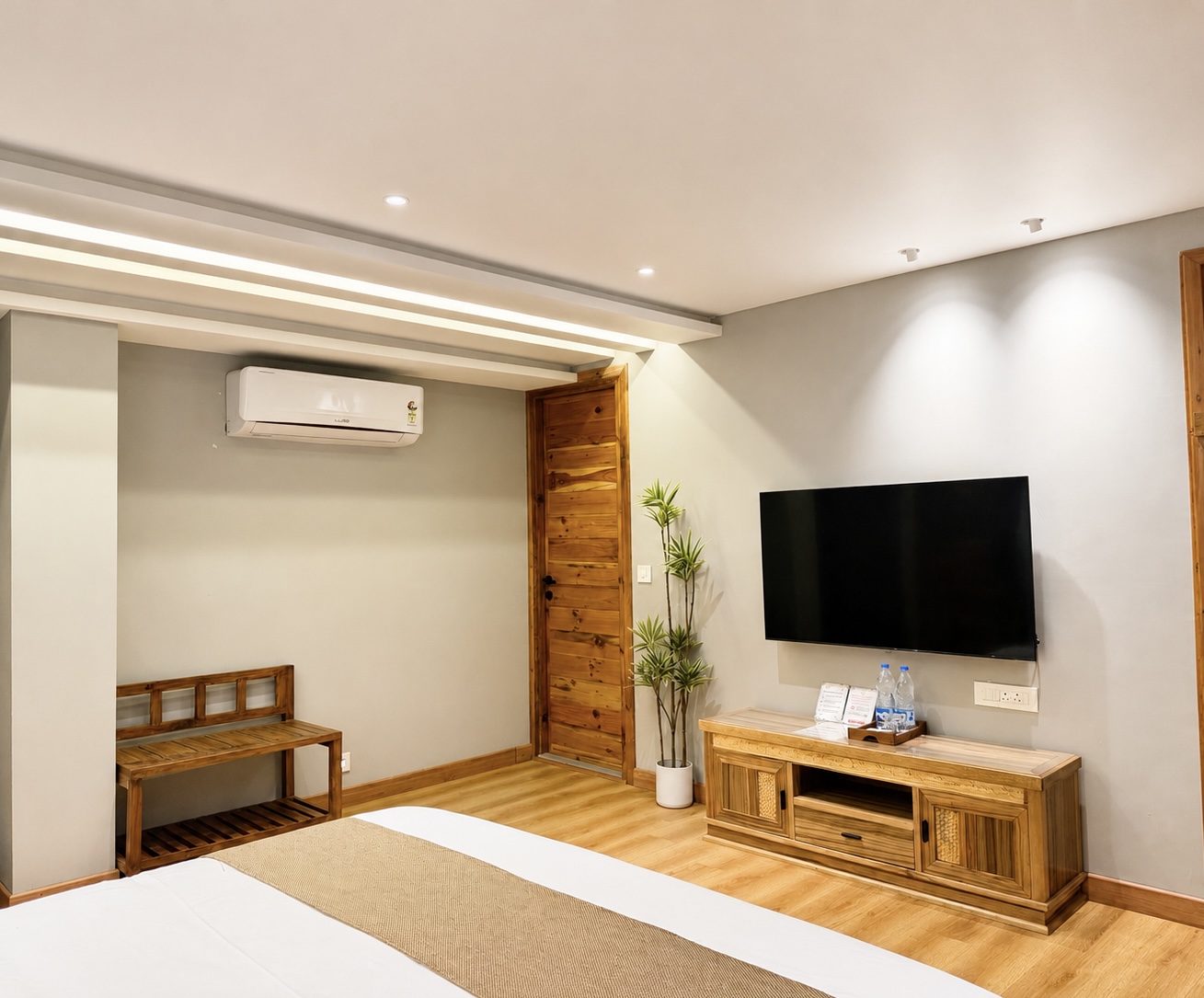 Falcon Floor (With Kitchen, Garden & Living Room) F3